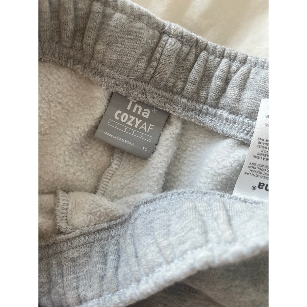 Aritzia TNA CozyAF fleece light grey joggers - Picture 3 of 11